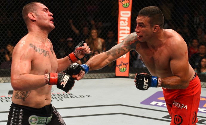Fabricio Werdum Cain Velásquez UFC 188 (Foto: Getty Images)
