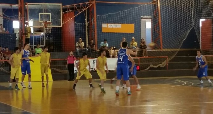 Campeonato estadual sub-17 de basquete em Maracaju (Foto: Eduardo Marques/FBMS)