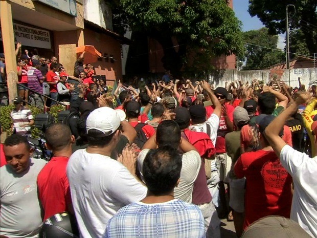 Policiais fazem grevem no Ceará em 2012 (Foto: TV Verdes Mares/Reprodução)