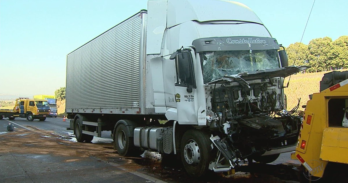 Colisão entre caminhões interdita parte da Anhanguera em Cravinhos - Globo.com