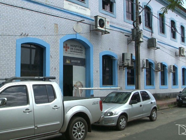 Pacientes também reclamam da falta de estrutura do Hospital Tarquínio Lopes Filho, em São Luís (Foto: Reprodução/TV Mirante)