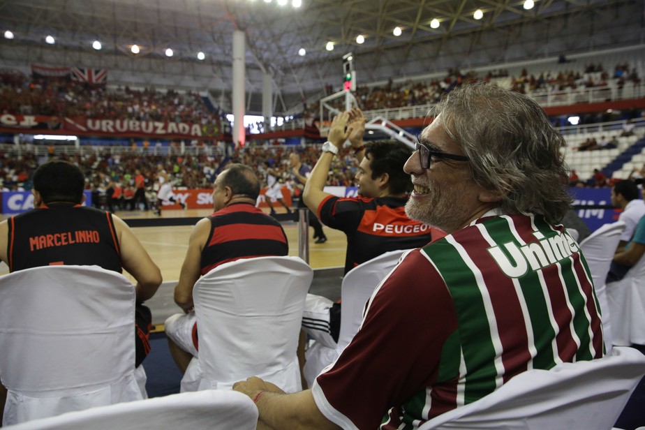 Loucura ou esperança? Tricolor vai uniformizado para Flamengo x Vasco e mostra que rivais podem viver em harmonia