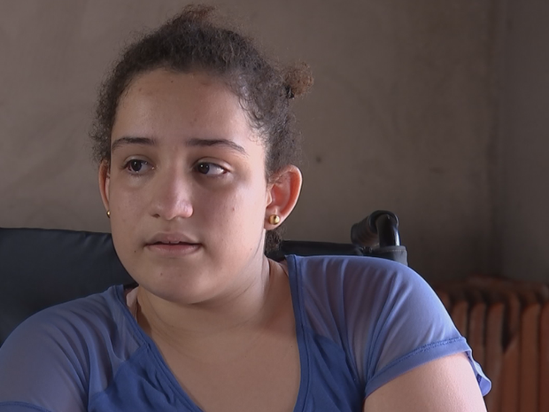 Adolecente precisa viajar todos os dias para estudar (Foto: Reprodução/TV TEM)