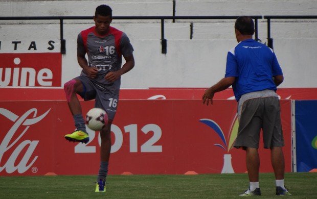 Éverton Sena - Santa Cruz (Foto: Pedro Costa/GloboEsporte.com)