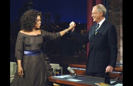 Dois titãs da televisão americana fazem as pazes: Letterman recebeu Oprah Winfrey em 2005 Reprodução da internet