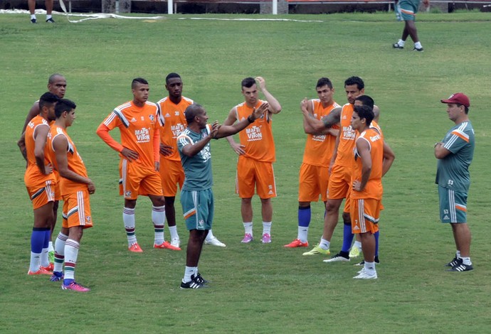 Treino Fluminense - Cristóvão conversa com o grupo (Foto: Sofia Miranda)