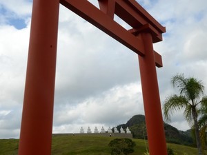 8 estátuas foram colocados no alto da Praça Torii, em Ibiraçu (Foto: Carlos Alberto Silva / A Gazeta)