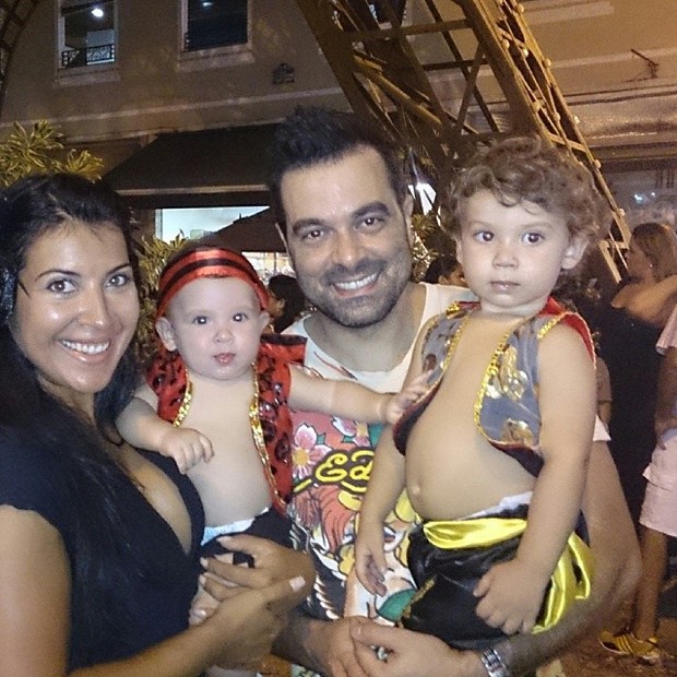 Priscila Pires curte bloco com a família no Rio (Foto: Reprodução/Instagram)