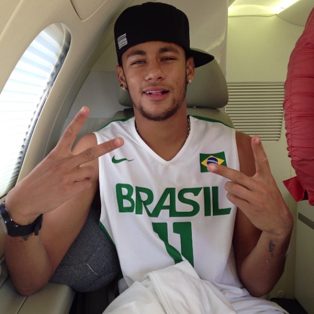 Neymar, voltando para casa (Foto: Reprodução  / Instagram)