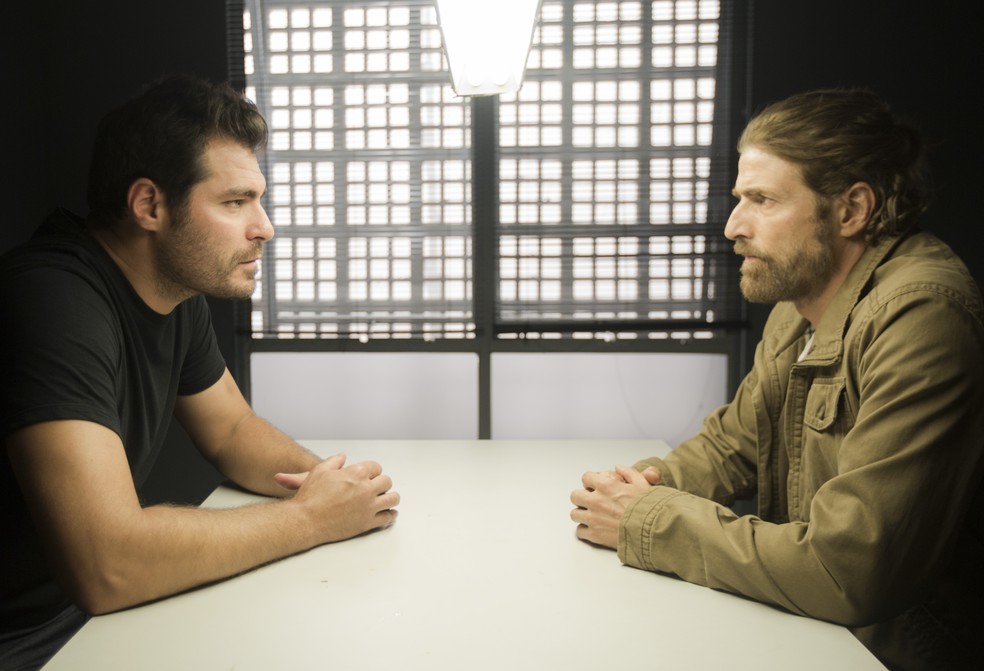 Pedro tenta convencer Ciro a acabar com Mág (Foto: Raphael Dias/Gshow)