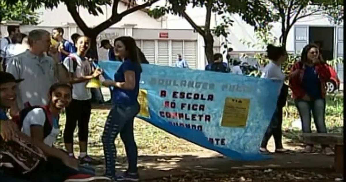 Escolas estaduais fazem apitaço para alertar comunidade em ... - Globo.com