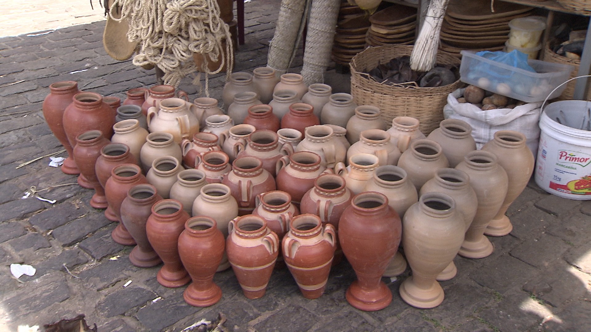 Quartinhas: vasilhames de cerâmica usados para armazenar água para os orixás (Foto: Divulgação)