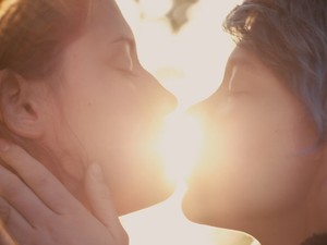 Adèle Exarchopoulos e Léa Seydoux em cena de &#39;Azul é a cor mais quente&#39; (Foto: Divulgação)
