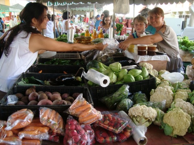 Na Grande Vitória há feiras de produtos orgânicos onde o consumidor compra direto com o produtor rural (Foto: Divulgação/ Incaper)