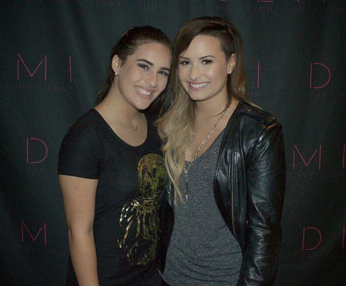 Lívian Aragão e Demi Lovato, sua cantora preferida (Foto: Arquivo pessoal)