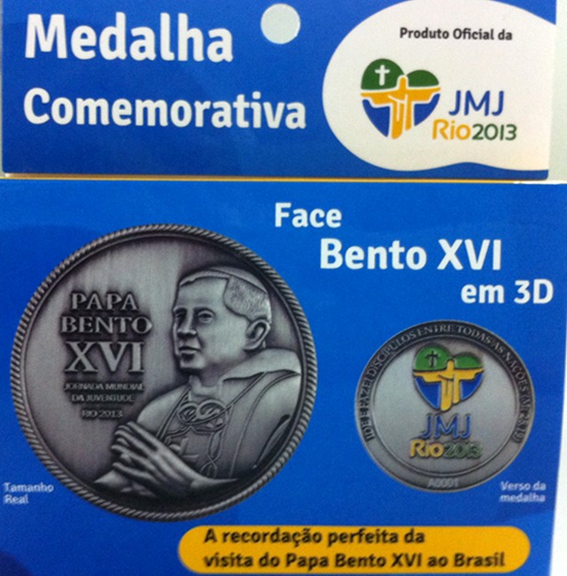 Medalha com a face de Bento XVI foi lançada duas semanas antes da renúncia (Foto: Andressa Gonçalves)