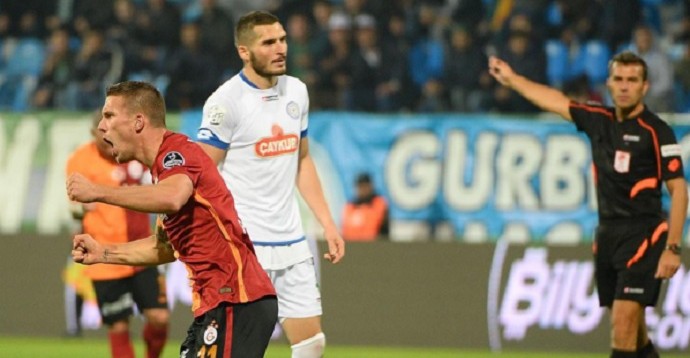 Podolski comemora gol Galatasaray (Foto: Reprodução Instagram)