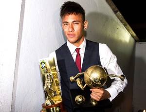 Neymar após o Prêmio Brasileirão 2012 (Foto: Vanessa Carvalho / Ag. Estado)