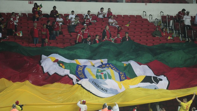 Internacional x Figueirense Inter Beira-Rio bandeirão (Foto: Ricardo Duarte/Internacional) Internacional x Figueirense Inter Beira-Rio bandeirão (Foto: Ricardo Duarte/Internacional)