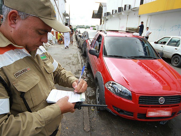 Mais de 100 motoristas são multados em blitz na Zona Norte (Foto: Tácio Melo/Semcom)