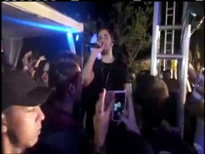 Camarote despencou durante show da banda Jammil e Uma Noites (Foto: Reprodução) Camarote despencou durante show da banda Jammil e Uma Noites (Foto: Reprodução)