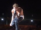 Justin Bieber canta com calças abaixadas e choca fãs durante show 