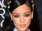 Rihanna usa look de gosto duvidoso em premiação nos Estados Unidos