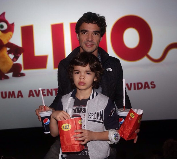 Caio Blat e o filho, Bento (Foto: Wallace Barbosa/Agnews) Caio Blat e o filho, Bento (Foto: Wallace Barbosa/Agnews)