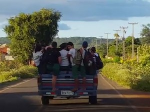 Alunos da zona rural de Pedro II são transportados de forma irregular (Foto: Reprodução/TV Clube)