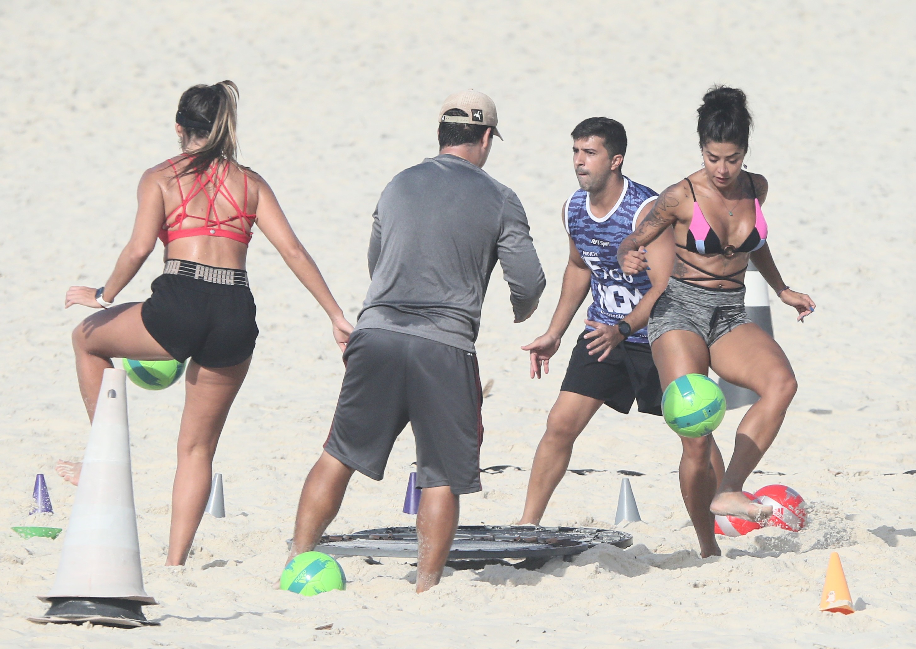 Aline Riscado em praia do Rio (Foto: Dilson Silva/Agnews) Aline Riscado em praia do Rio (Foto: Dilson Silva/Agnews)