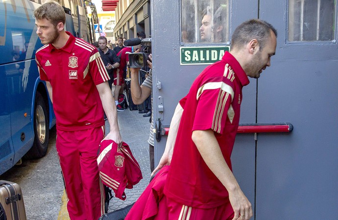 Iniesta desembarque Espanha em Sevilla (Foto: EFE)