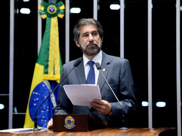 O senador Valdir Raupp (PMDB-RO) fala durante sessão no Senado, em Brasília, que decide se a presidente afastada Dilma Rousseff vai a julgamento no processo de impeachment (Foto: Jefferson Rudy/Agência Senado)