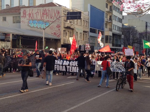 Protesto em Curitiba (Foto: Luiza Vaz/RPC)