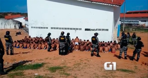 Imagens mostram presos dominados na Penitenciária Estadual de Alcaçuz. (Foto: Cedida/G1)