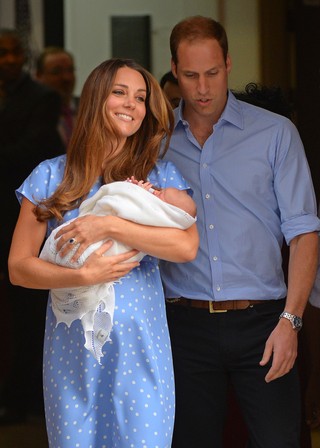 Kate Middleton E Príncipe William na porta da maternidade (Foto: AFP / Agência)