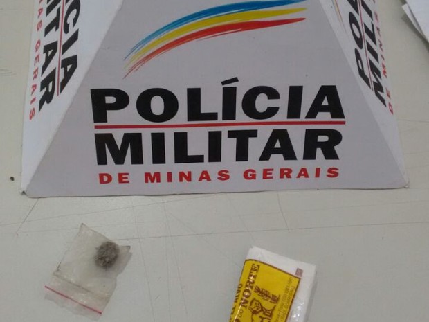 Bucha de maconha foi encontrada com o suspeito do crime (Foto: Polícia Militar/Divulgação)