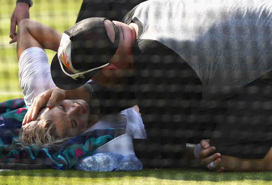 Contusão dramática em Wimbledon: americana torce o joelho e grita por ajuda