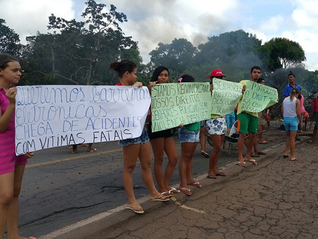 Moradores de comunidade protestam pela segunda vez no Maranhão (Foto: Divulgação/PRF)