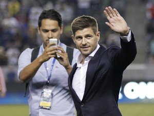 Gerrard é apresentado no LA Galaxy (Foto: AP)
