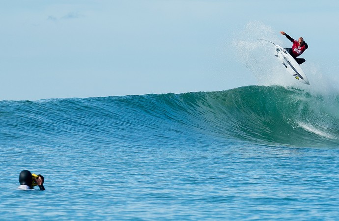 Kelly Slater em ação no round 3 da etapa de Jeffreys Bay pelo Mundial de Surfe 2015 (Foto: WSL / Cestari) Kelly Slater em ação no round 3 da etapa de Jeffreys Bay pelo Mundial de Surfe 2015 (Foto: WSL / Cestari)
