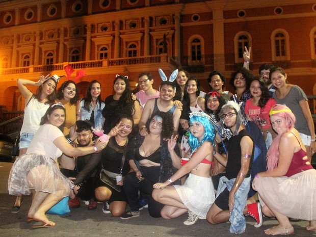 Grupo de amigos se reuniu para comparecer no Bloco da Tereza, em Manaus (Foto: Rickardo Marques/G1 AM)