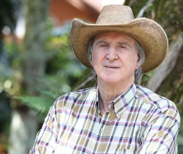 Sérgio Reis já atuou em diferentes novelas de Benedito Ruy Barbosa e foi o responsável por fazê-lo conhecer região do Pantanal (Foto: TV Globo e Reprodução/Instagram)