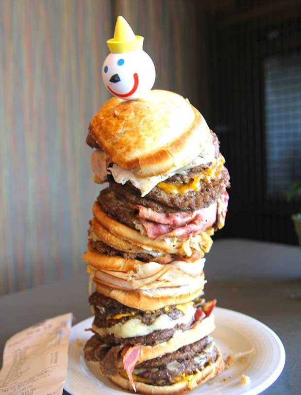 Lanche com mais de 9 mil calorias foi feito em fast food americano (Foto: Reprodução/Facebook/ChevassusStudios)