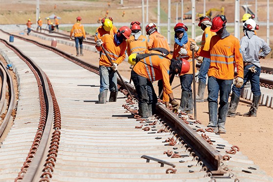 Resultado de imagem para construções de ferrovias privadas