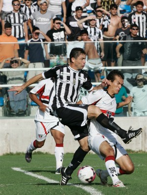 Atacante Mota em reestreia pelo Ceará no Campeonato Cearense de 2012 (Foto: Marília Camelo/Agência Diário)
