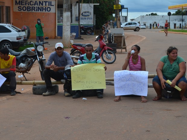 Manifestação moradores Caladinho Acre (Foto: Yuri Marcel/G1)