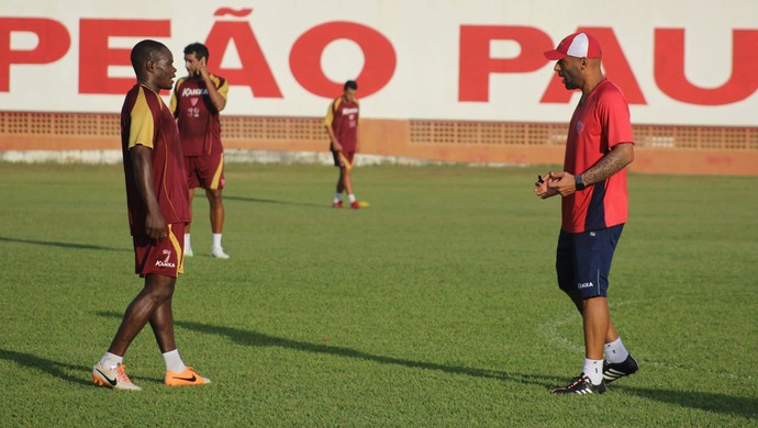 Edinho e Magal treino Mogi Mirim (Foto: Geraldo Bertanha / Mogi Mirim)