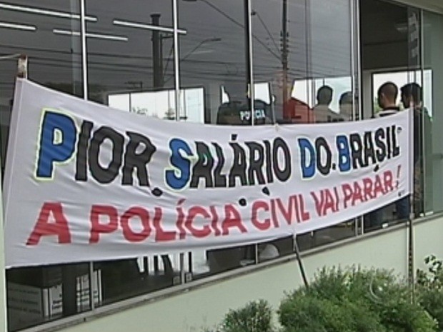 Policiais não aceitam reajuste de 7% (Foto: Reprodução TV TEM) Policiais não aceitam reajuste de 7% (Foto: Reprodução TV TEM)