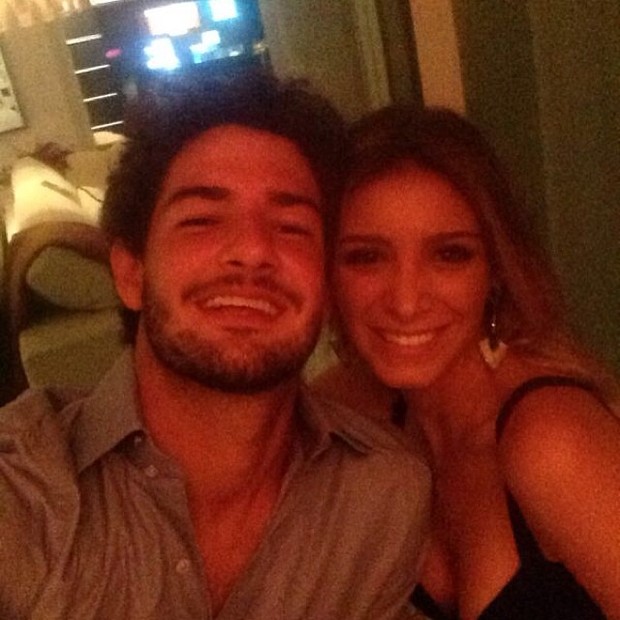 Alexandre Pato posa com a namorada (Foto: Instagram)