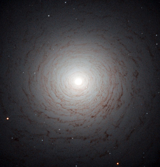 Centro da galáxia NGC 524 é visto pelo telescópio Hubble, da Nasa (Foto: Nasa/ESA/AFP)